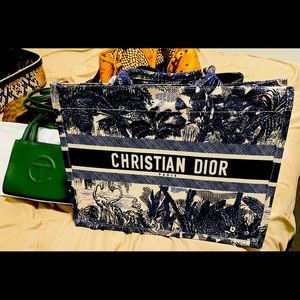 Large fashion tote bag.